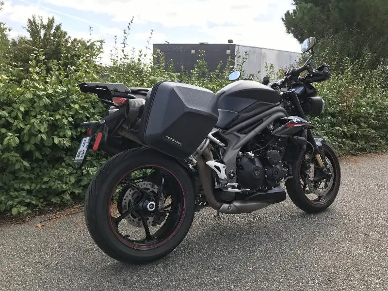 SPEED TRIPLE 1050 RS
