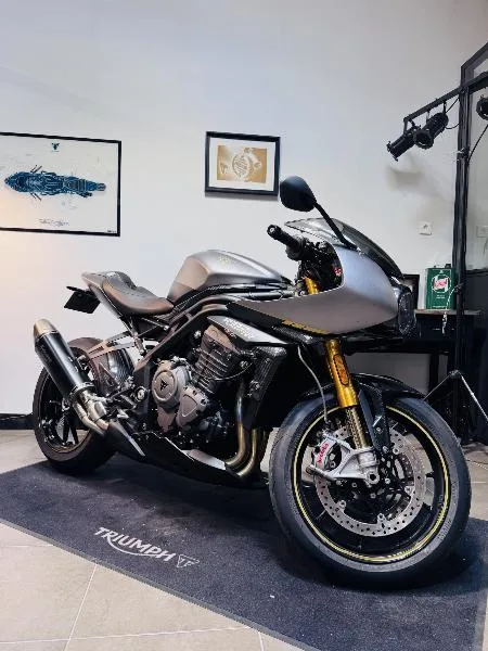 SPEED TRIPLE 1200 RR