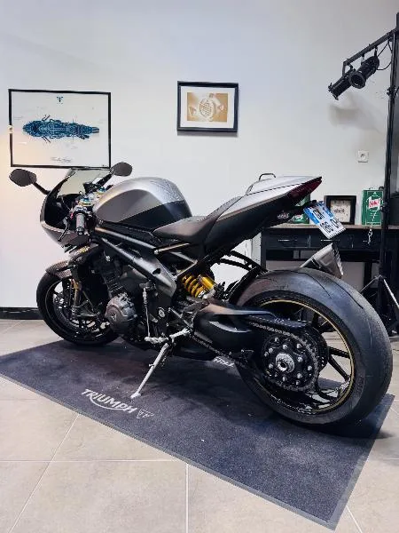 SPEED TRIPLE 1200 RR