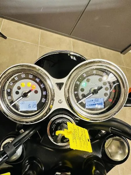 Bonneville T100