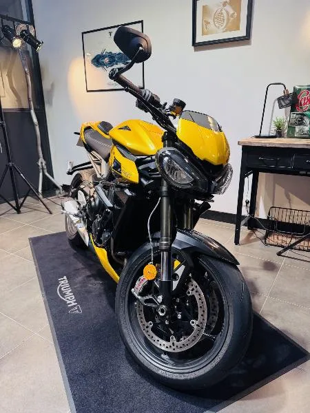 STREET TRIPLE 765 RS