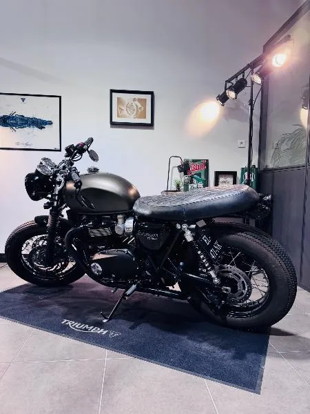 Bonneville T120 Black