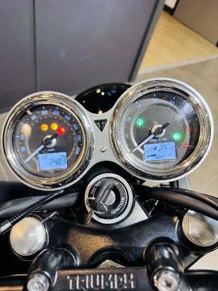 Bonneville T120 Black