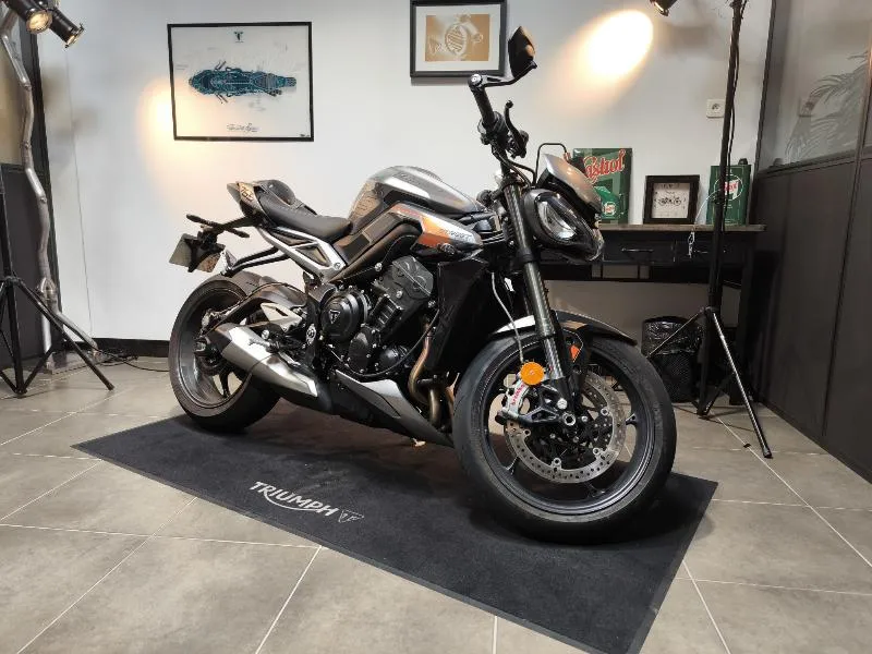 STREET TRIPLE 765 RS