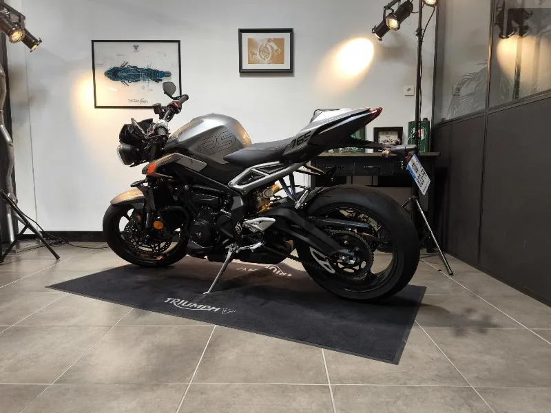 STREET TRIPLE 765 RS