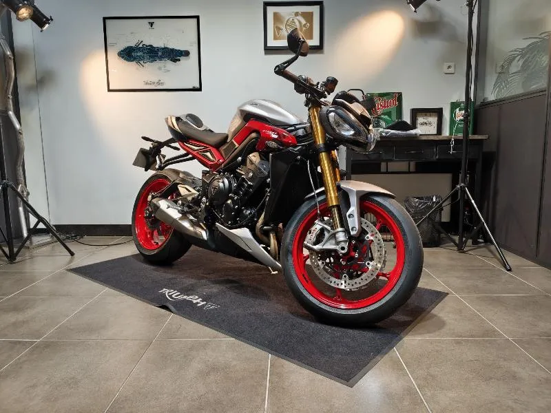 STREET TRIPLE 765 RX 2025