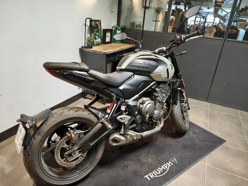 TRIDENT 660