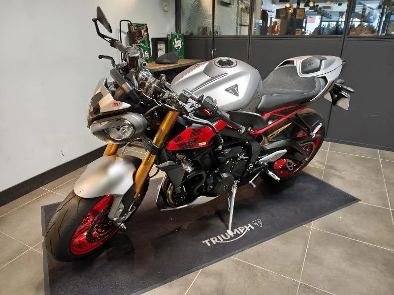 STREET TRIPLE 765 RX
