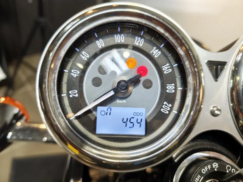 BONNEVILLE T120