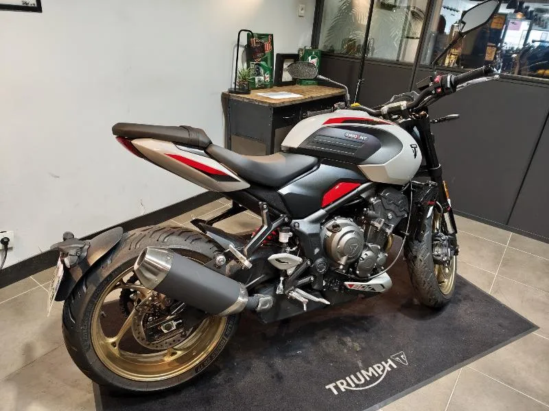 TRIDENT 800