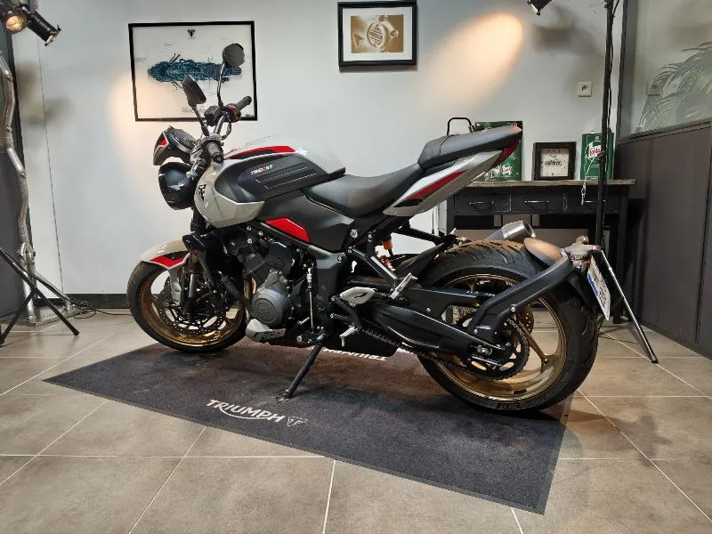TRIDENT 800