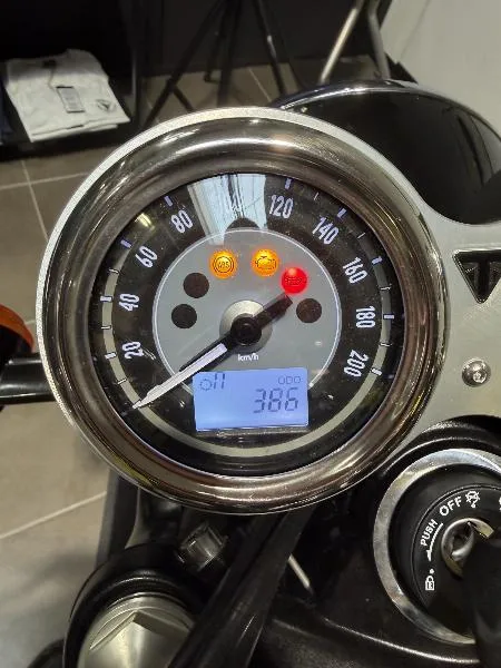Bonneville T100