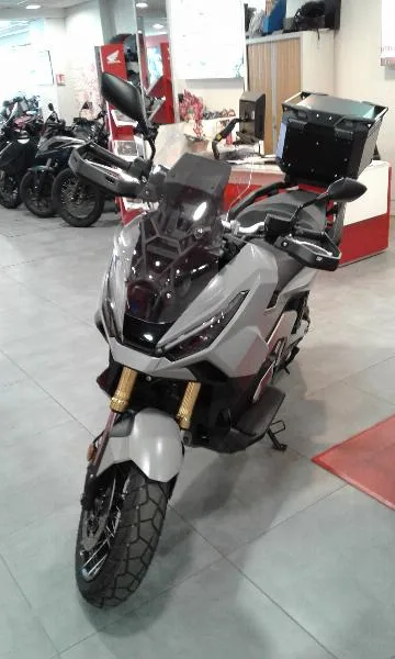 XADV 750 DCT