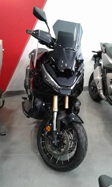 XADV 750 DCT 2025