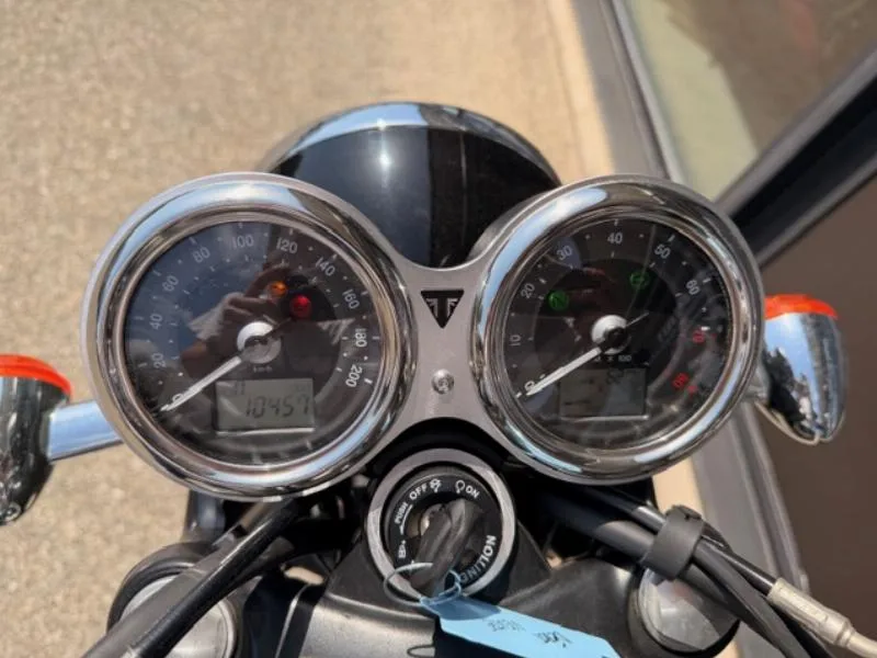 BONNEVILLE T120