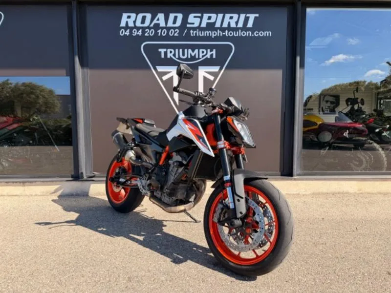 890 DUKE R