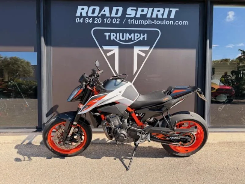 890 DUKE R
