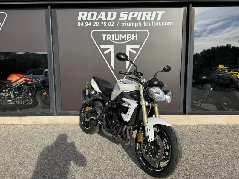 STREET TRIPLE 675