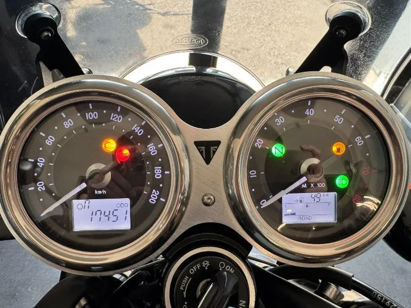 Bonneville T120 Black