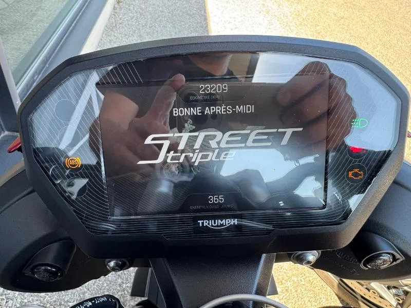 STREET TRIPLE 765 RS