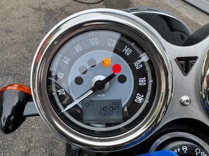 BONNEVILLE T100 ICON EDITION