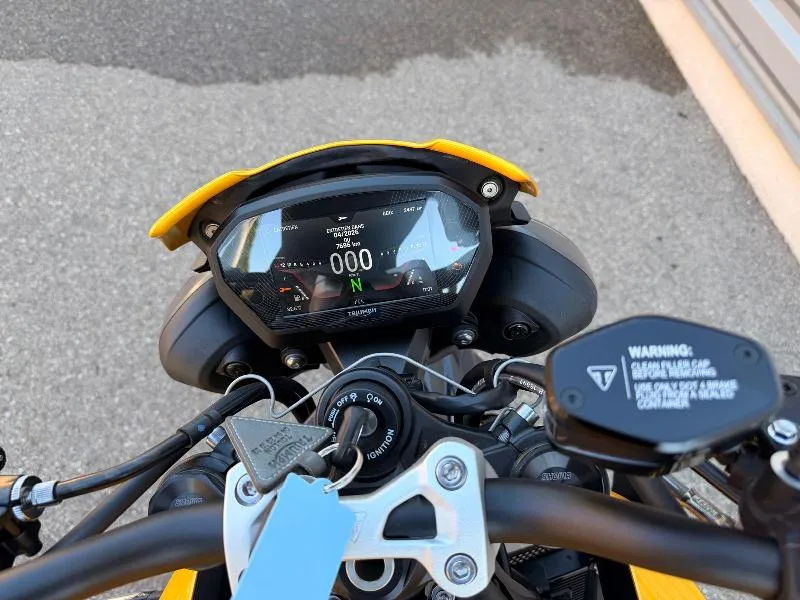STREET TRIPLE 765 RS