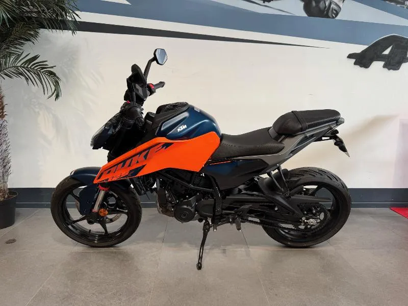 125 DUKE ABS