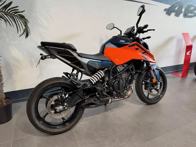 125 DUKE ABS
