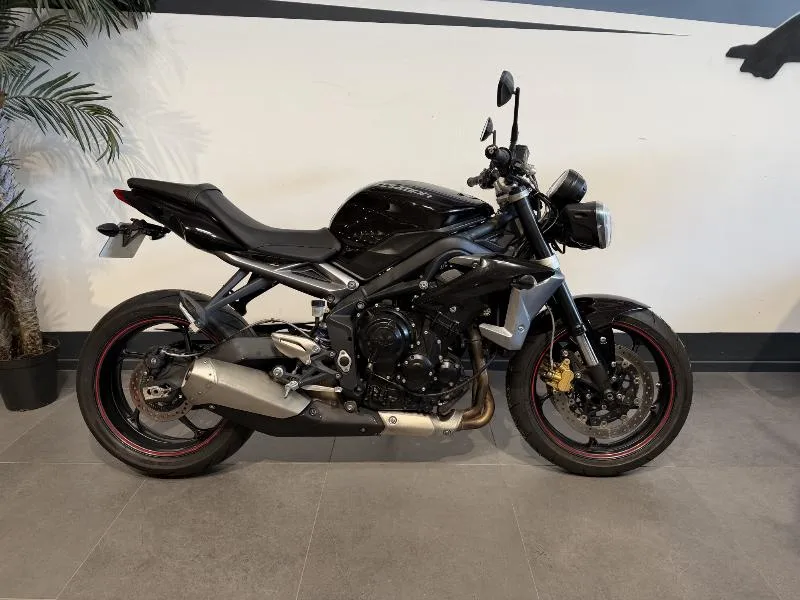 STREET TRIPLE 675