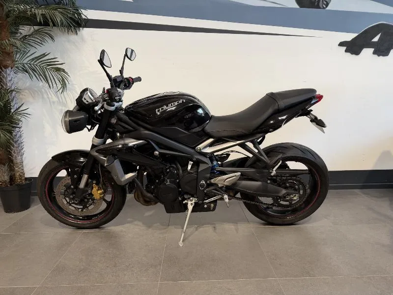 STREET TRIPLE 675