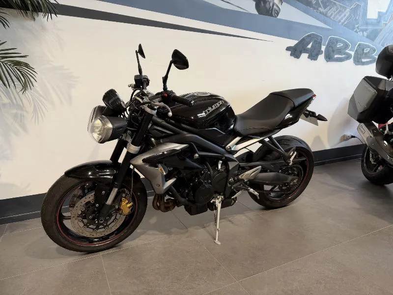 STREET TRIPLE 675
