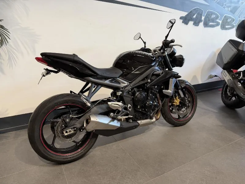 STREET TRIPLE 675