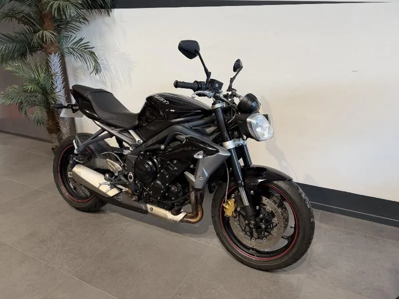 STREET TRIPLE 675