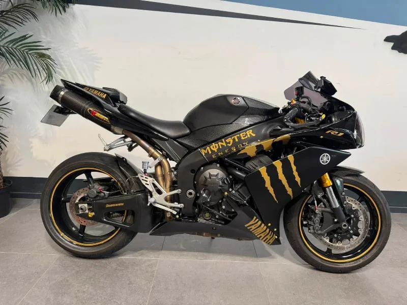 YZF 1000 R1
