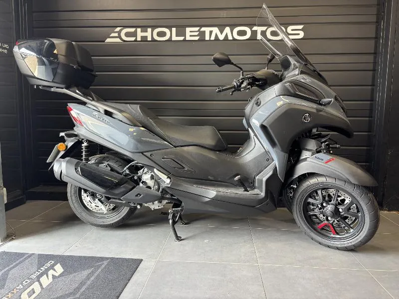 TRICITY 300