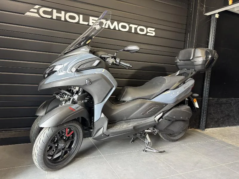 TRICITY 300