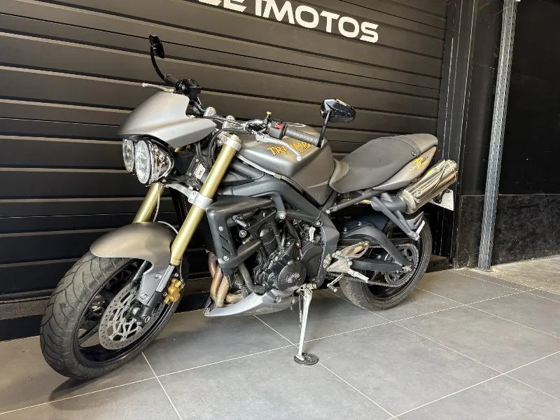 STREET TRIPLE 675 R