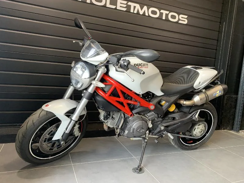 MONSTER 796