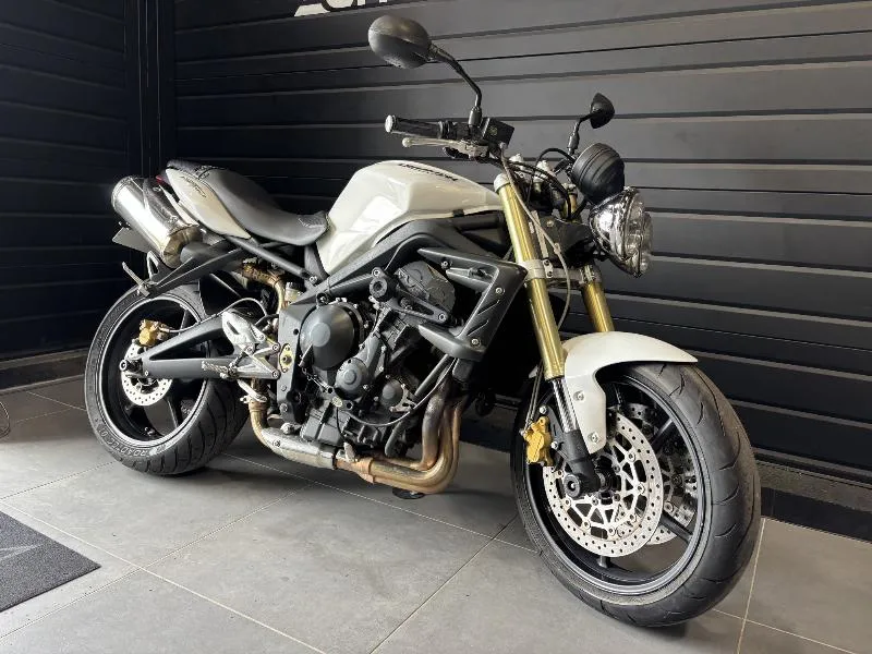 STREET TRIPLE 675