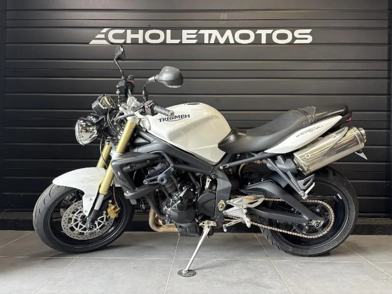 STREET TRIPLE 675