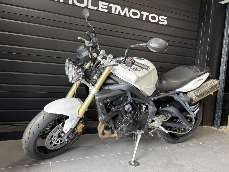 STREET TRIPLE 675