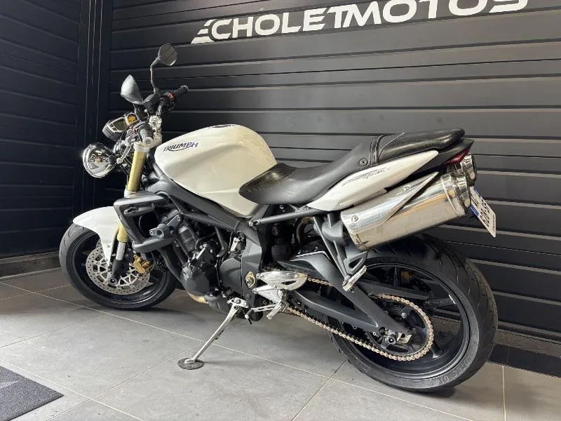 STREET TRIPLE 675