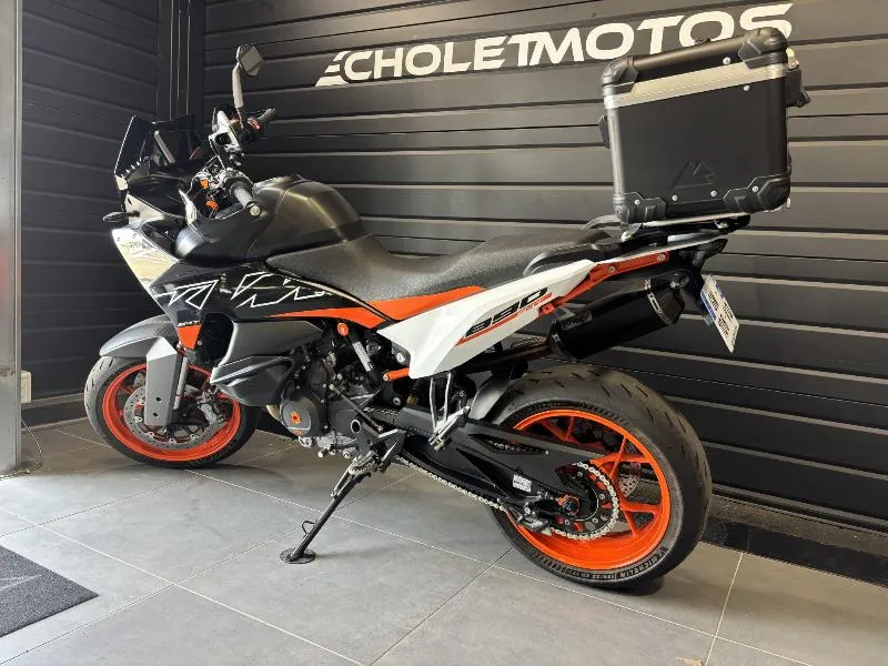 890 SMT