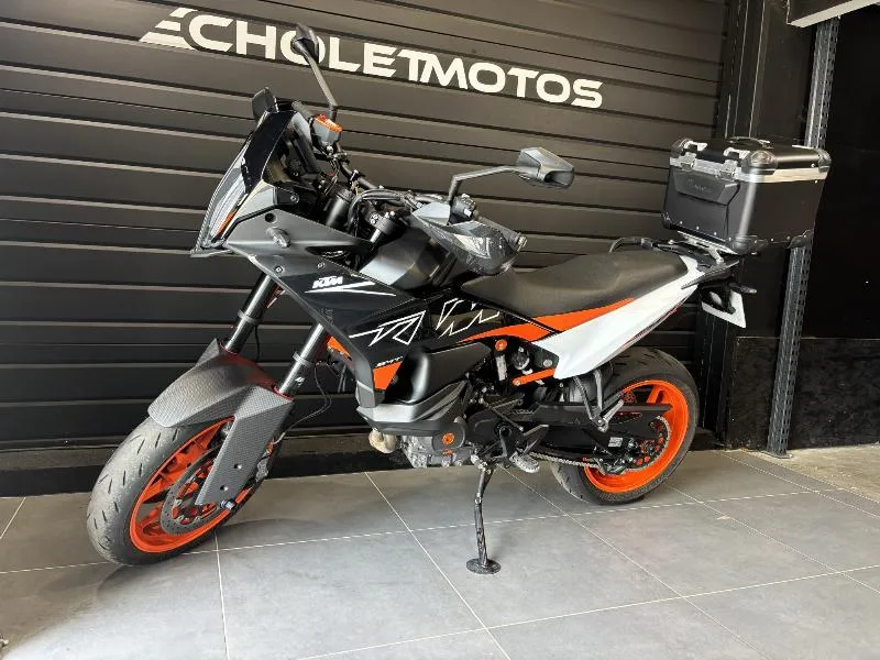 890 SMT