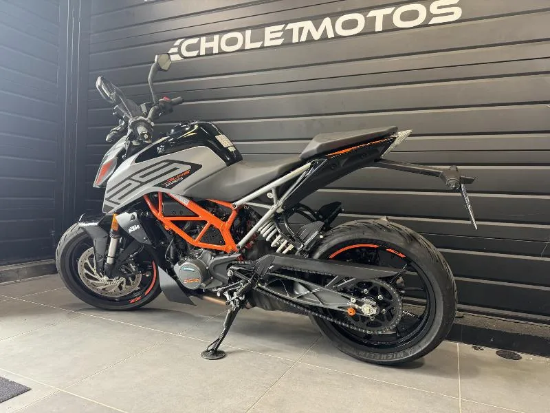 125 DUKE ABS