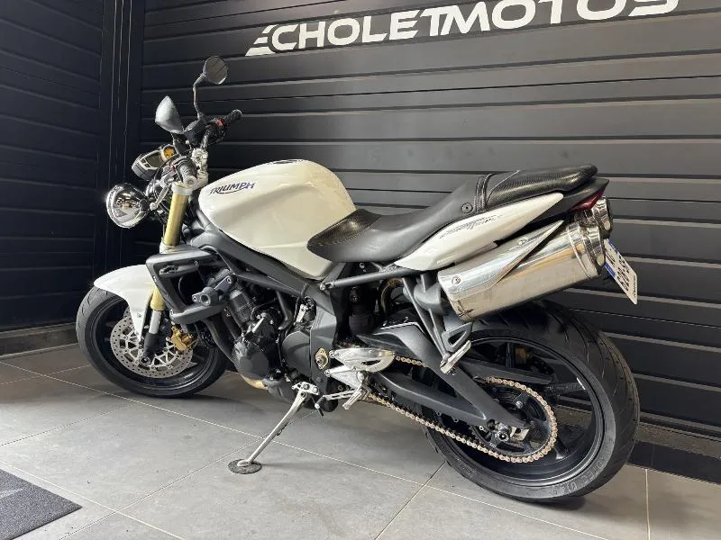 STREET TRIPLE 675
