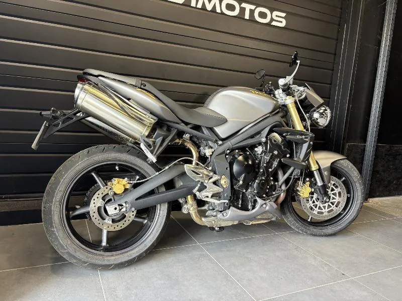 STREET TRIPLE 675