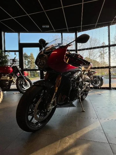 SPEED TRIPLE 1200 RR