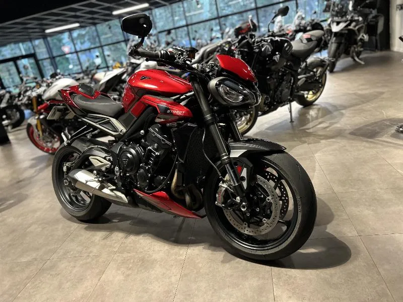 STREET TRIPLE 765 RS