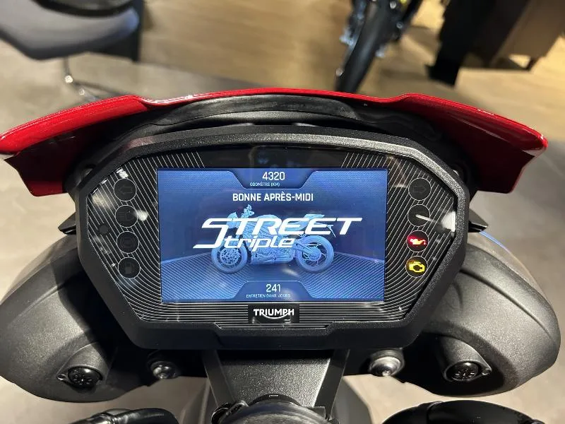 STREET TRIPLE 765 RS